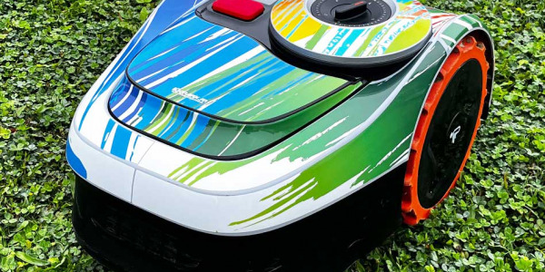 News: Sticker kit to personalize your Segway Navimow i105e and i108e lawnmower robot