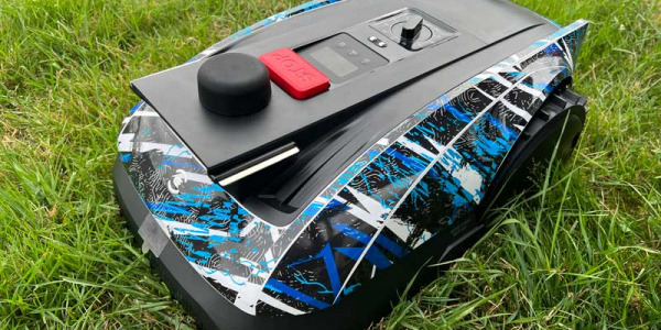 Protéger et Changer le look de votre robot de tonte Ecovacs Goat O800 et Goat O500 avec les stickers personnalisés Idgrafix.fr